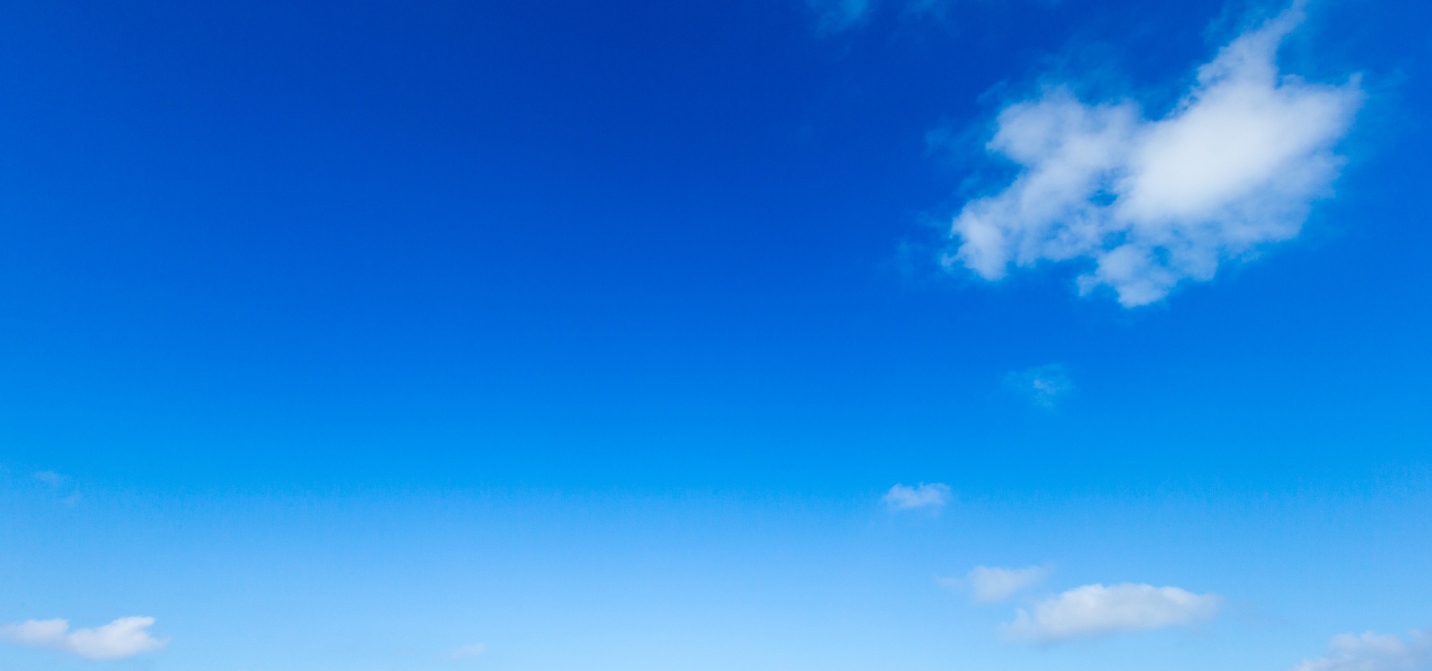 cielo-azul-nubes-blancas